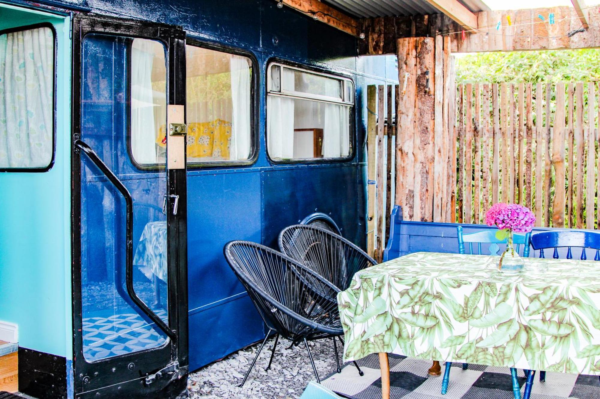 Hotel Double Decker Bus At Valentia Island Escape Chapeltown Exterior foto